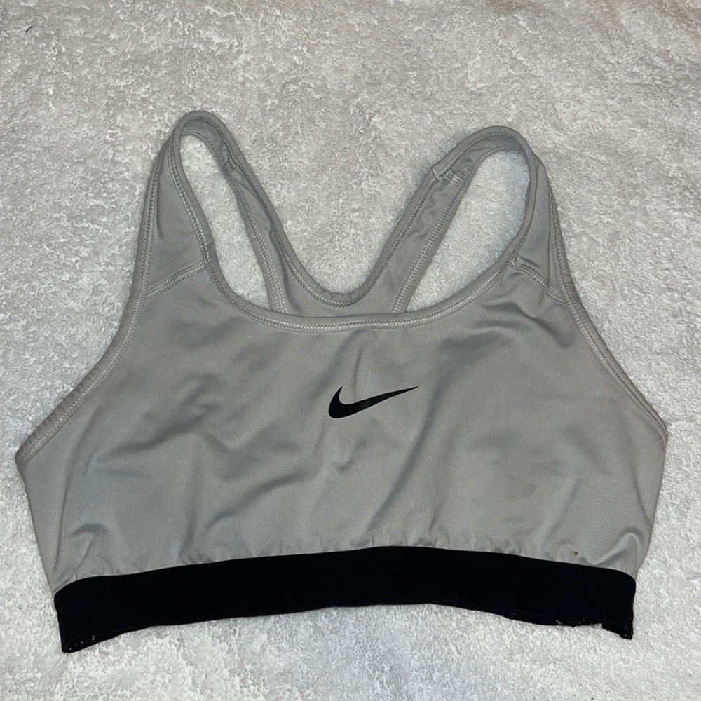 Light Gray NIKE sportsbra size M